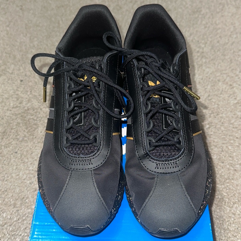 EUC Adidas SL ANDRIDGE W, in size 9